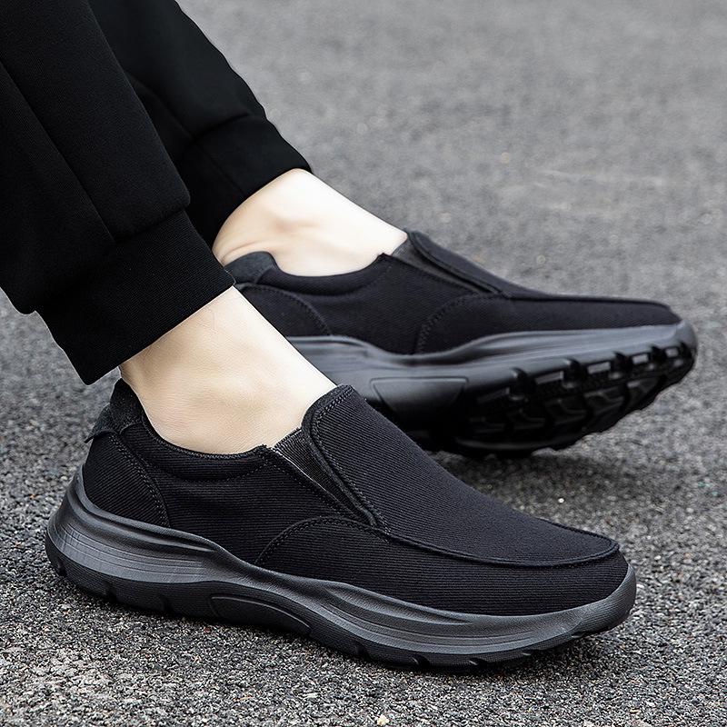 Men's Spring Slip-on Walking Shoes: Breathable Mesh, Lightweight, Large Size, Perfect for Middle-aged & Elderly Casual Wear.