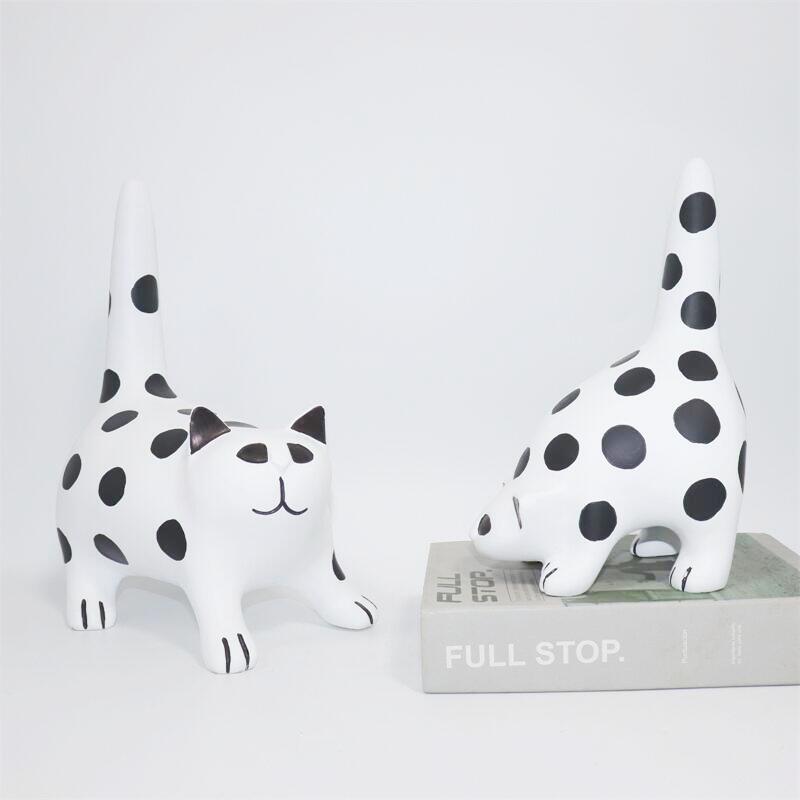 Krat Cat: Modern Abstract Art Cat Ornaments for Desktops and Coffee Tables
