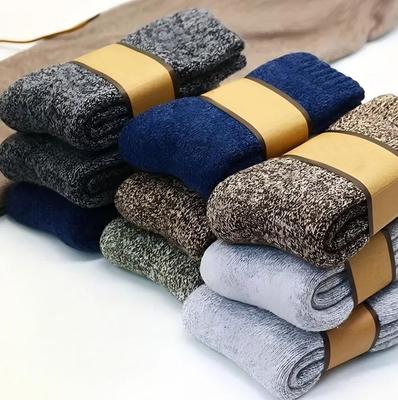 Haine pentru bărbați și accesorii – Șosete