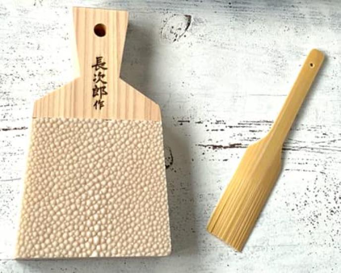 

Sharkskin grater Chojiro Large and bamboo a favorite of professional grater/scraper - chefs.