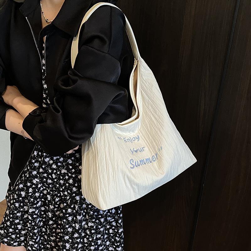 

Сумка-плиссе большой вместимости женская новая летняя универсальная на плечо подмышку сумка для занятий для студентки белый