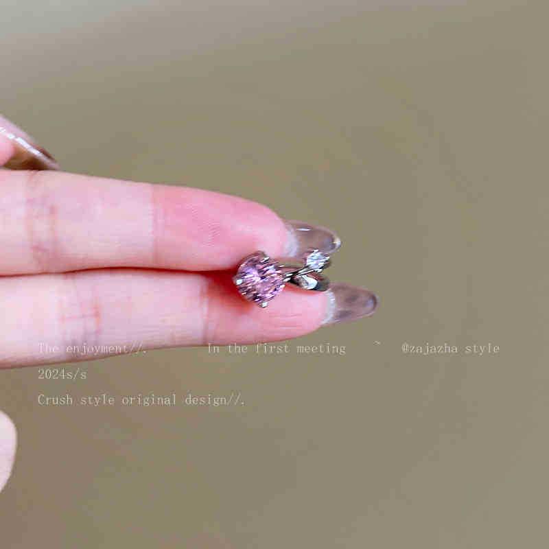 

Zircon Light Bulb Ear Cuff - No Piercing, Luxurious & Stylish Clip-on Earrings for Trendy Girls