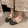Damenschuhe 2026 Sommer Neue Mode Runde Spitze Metallverzierung Halbschuhe Komfort Rutschfeste Weiche Sohle Outdoor Freizeit Sandalen