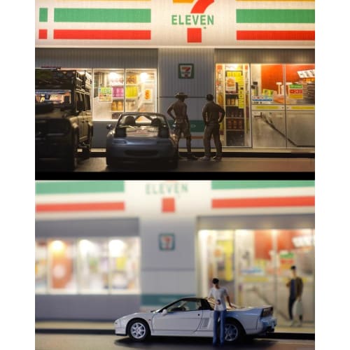 1:64 Scale Architectural Diorama Model with USB Lights, Store, Street, and Driveway, for Educational, DIY Decor, and Hobby Development (Convenience St