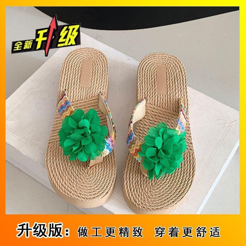 2025 summer new Xiaoxiang vacation beach shoes non-slip pinch sandals flip-flops women