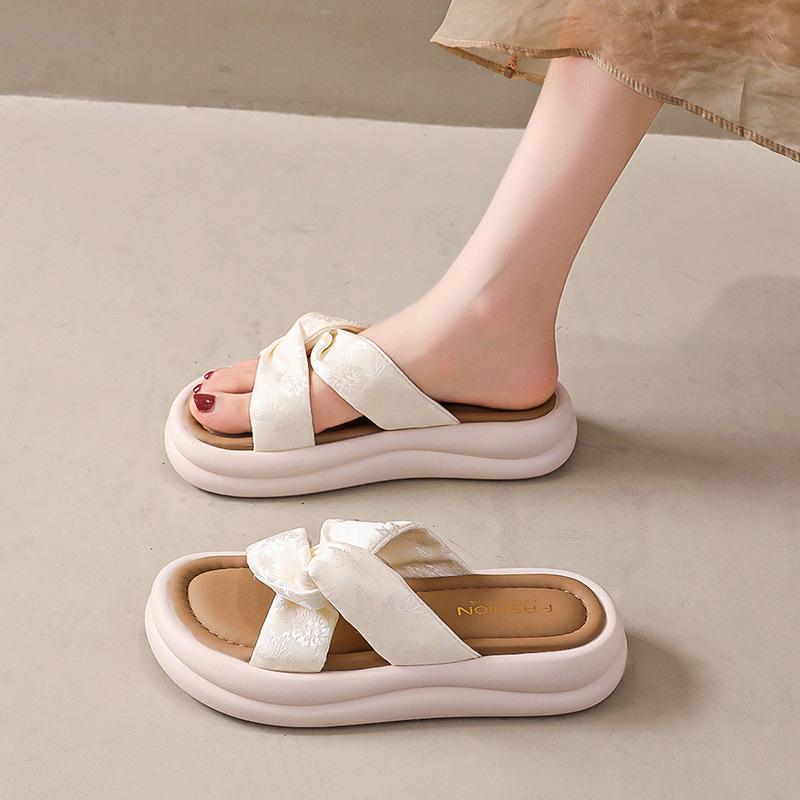 

Нежный ветер одно слово женщины 2025 лето новая одежда повседневные тапочки маффины с юбкой вечерний ветер пляжная обувь 35