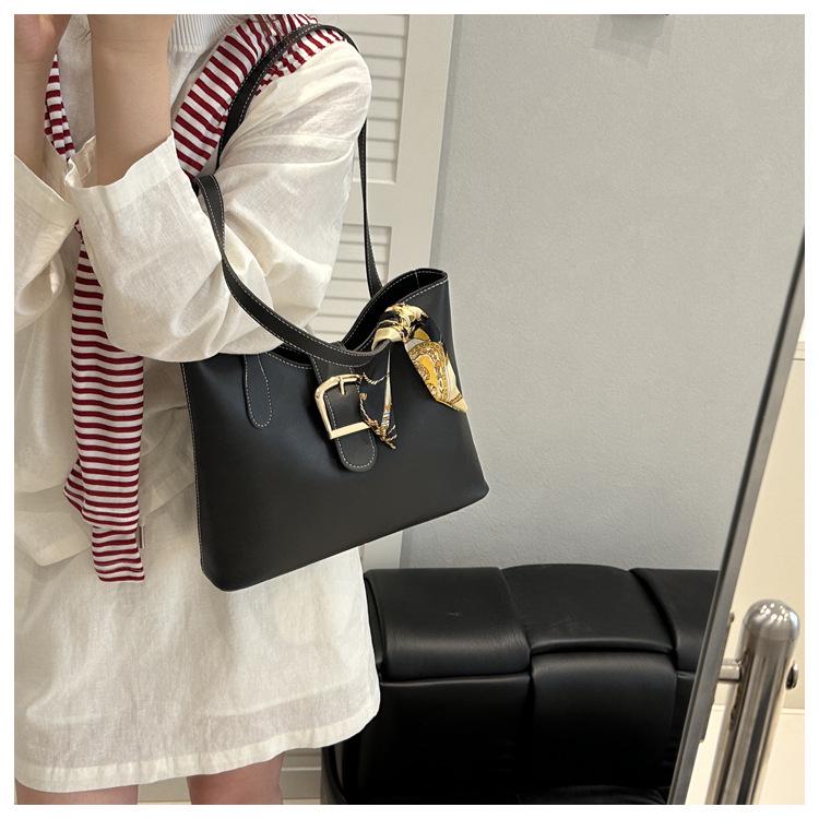 Large Capacity Minimalist Shoulder Tote Bag for Women - 2025 Autumn Collection