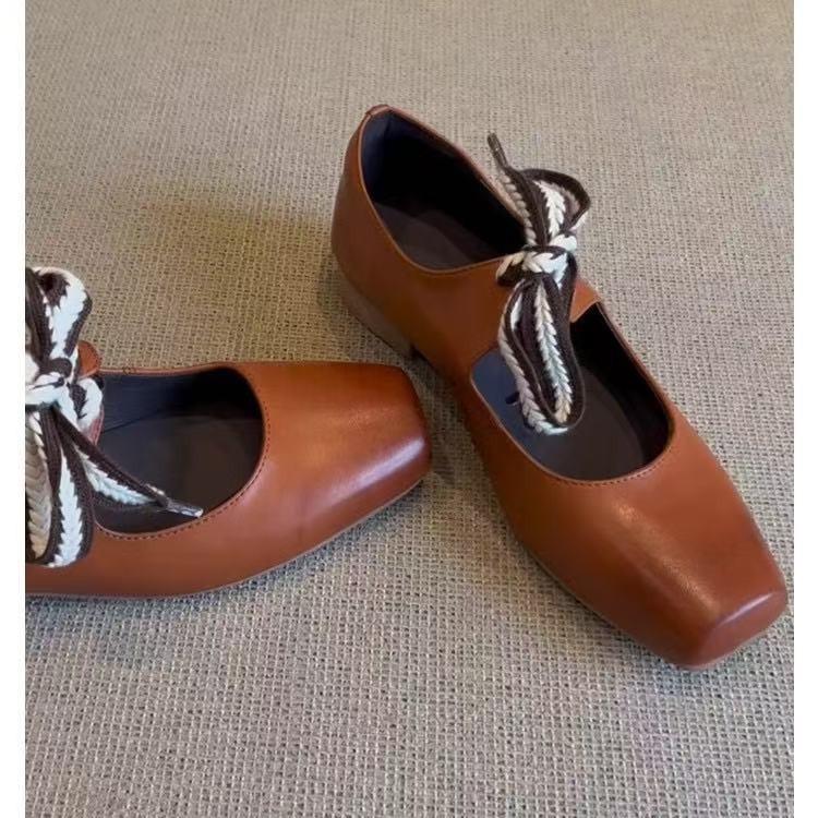 Retro Schnür-Ballerinas mit quadratischer Zehenpartie aus Schafsleder, mit Rock, literarische Mary Janes, kleine Lederschuhe, dicker Absatz, Einzelne Schuhe