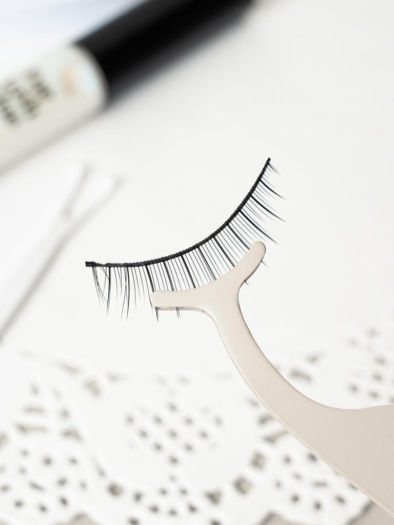 Pinça Aplicadora de Cílios com Ponta Larga