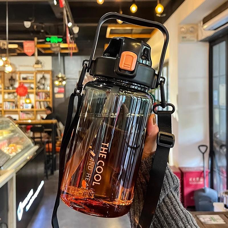 1,5/2 литра Бутылка для воды Портативная пластиковая спортивная бутылка с соломинкой ремешком Большой стакан Гимнастика Путешествия Бутылка для питья сока Без BPA 1500-2000ml