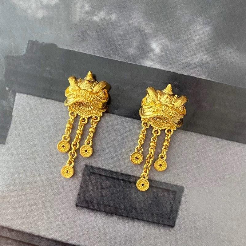 Dames Leeuwendans Kwast Oorbellen | Openwerk leeuwenpatroon, micro-diamant glans met magnetische sluiting