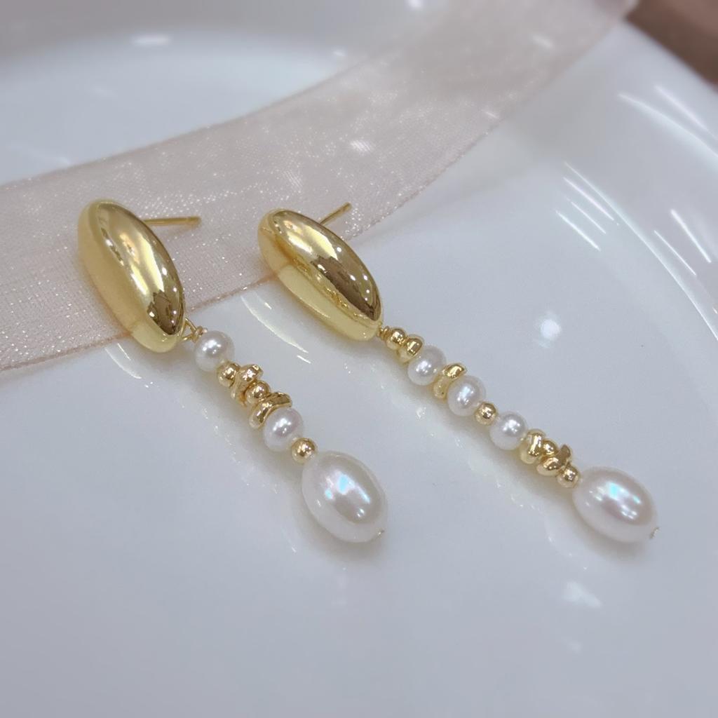 Original handmade natural rice beads, pearl stud earrings, earrings, jewelry asymmetrical silver needles, different beauty