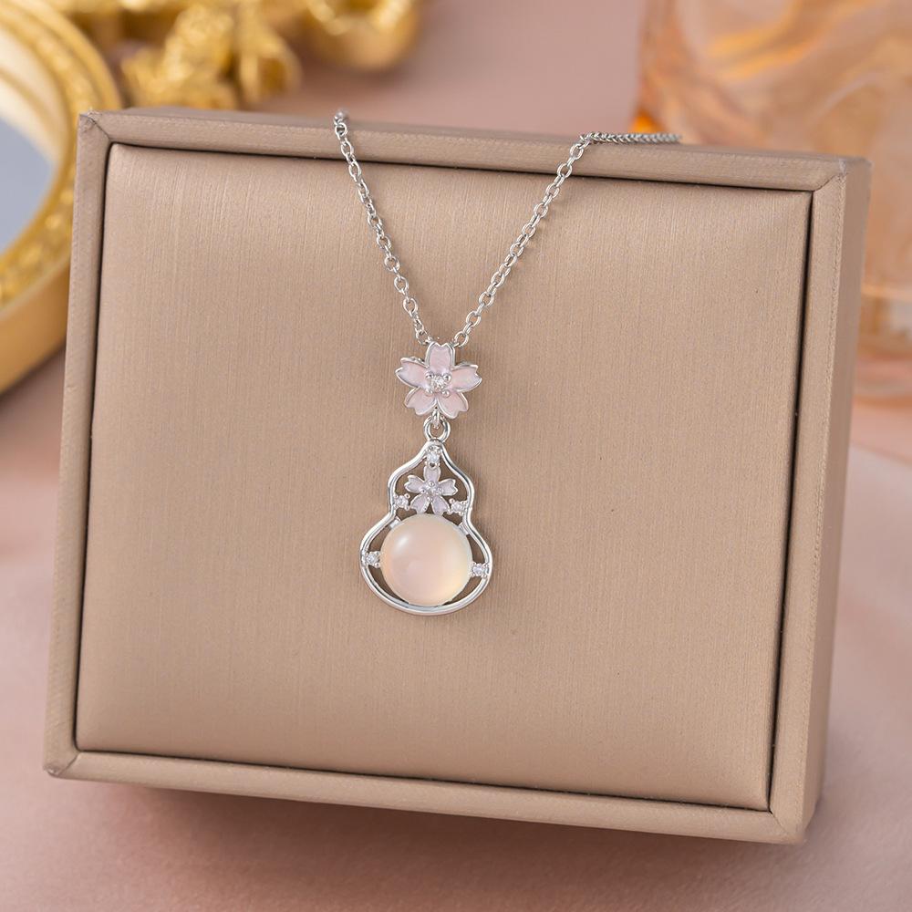Songyi New Chinese-style Retro White Micro-inlaid Sweet Bestseller Collarbone Necklace Fashion