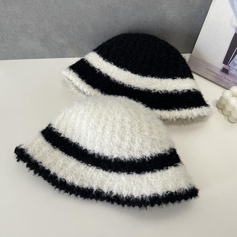 Gestreifte Herbst- und Wintermütze einfarbiges Gesicht kleine Mütze retro vielseitig modisch Plüschstrickmütze Fischerhut