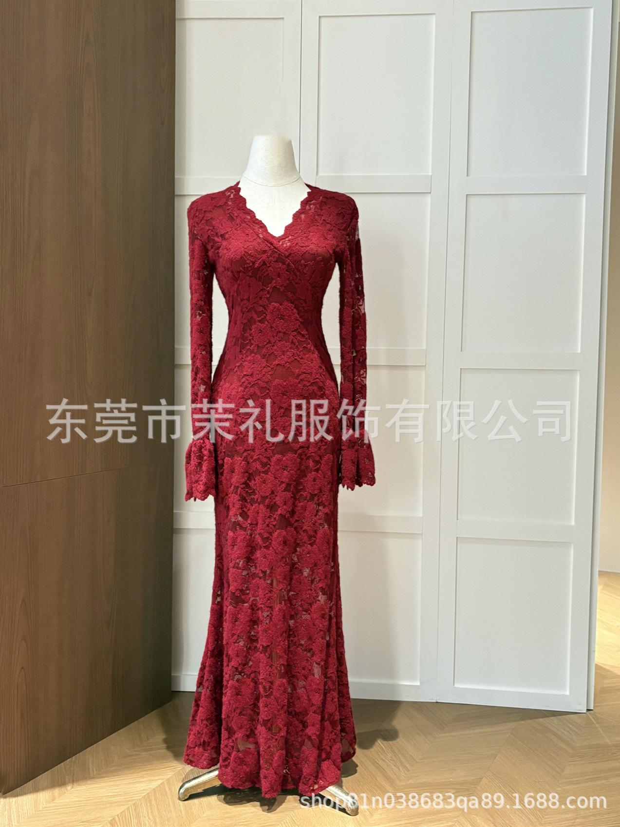 

Velvet V-Neck Lace Spliced Mermaid Dress for Women - Slim-Fit, Long-Sleeved, Cinched Waist, Winter Style. Large красный