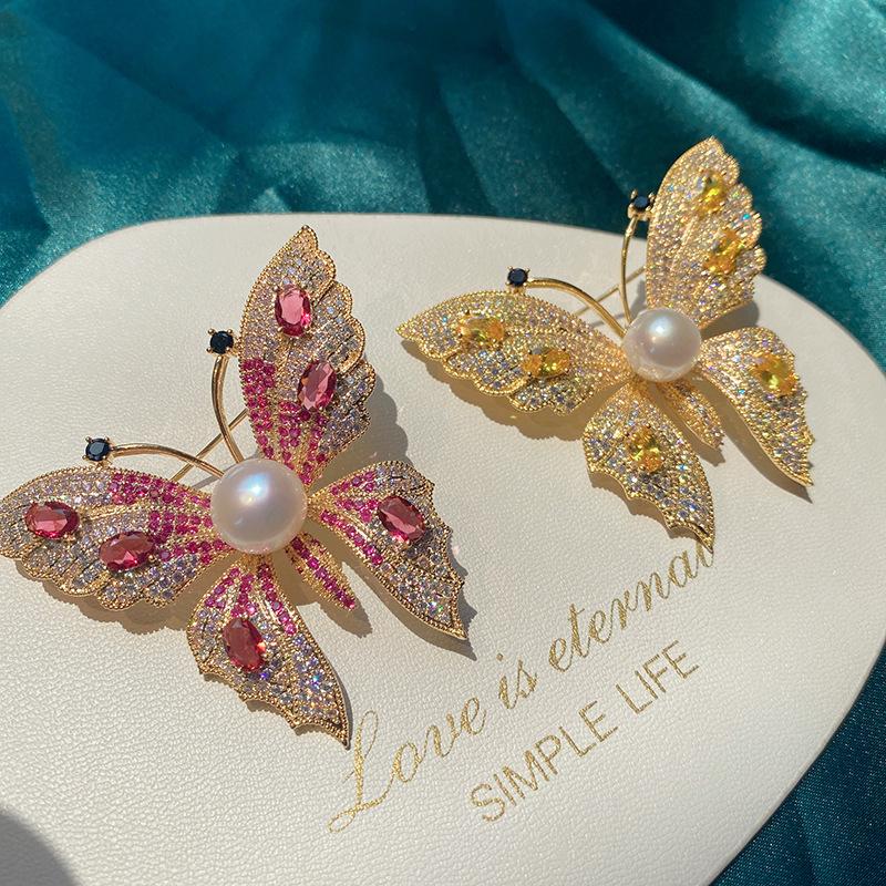 Gold-plated Copper Butterfly Brooch with Zirconia and 9-10mm Pearl Setting