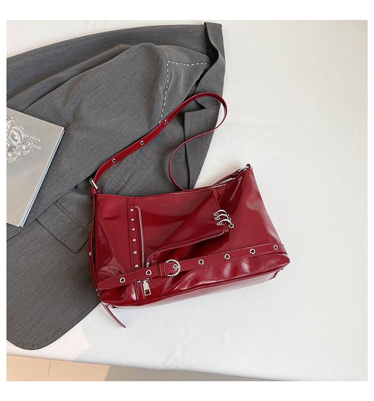 

Street punk fashion tote bag metal buckle messenger bag 2025 new fashion personality shoulder handbag красный