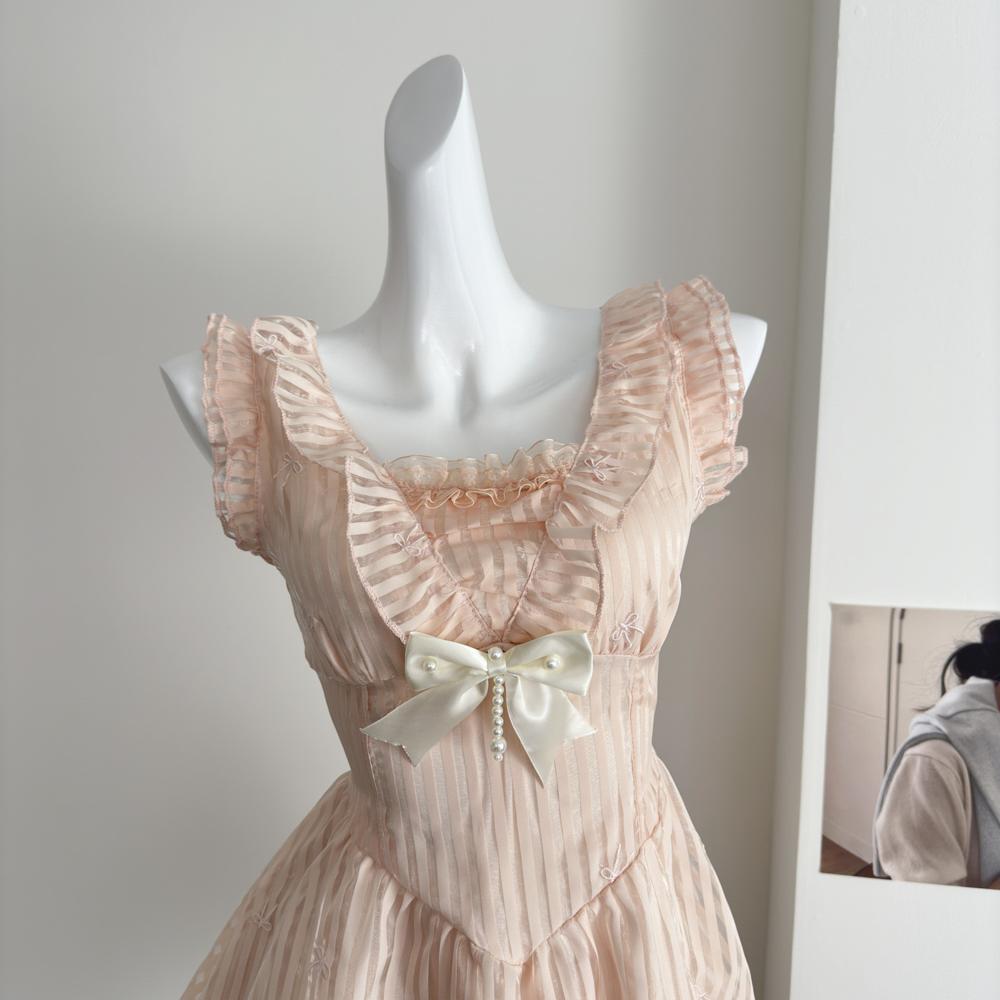 

Комплект топ с рукавами-крылышками в горошек и юбка - Весенняя лимитированная коллекция XL (55–60 kg)