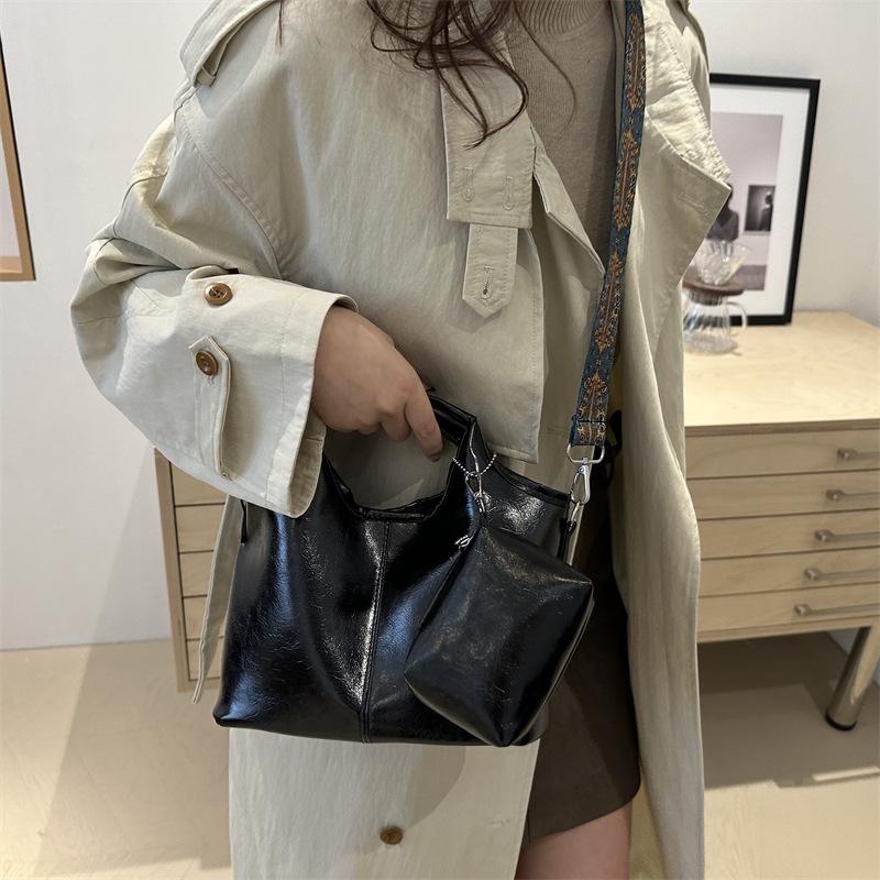 Retro Texture Light Luxury Women's Bag New Fashion Trendy Underarm Bag One Shoulder Crossbody Tote Bag