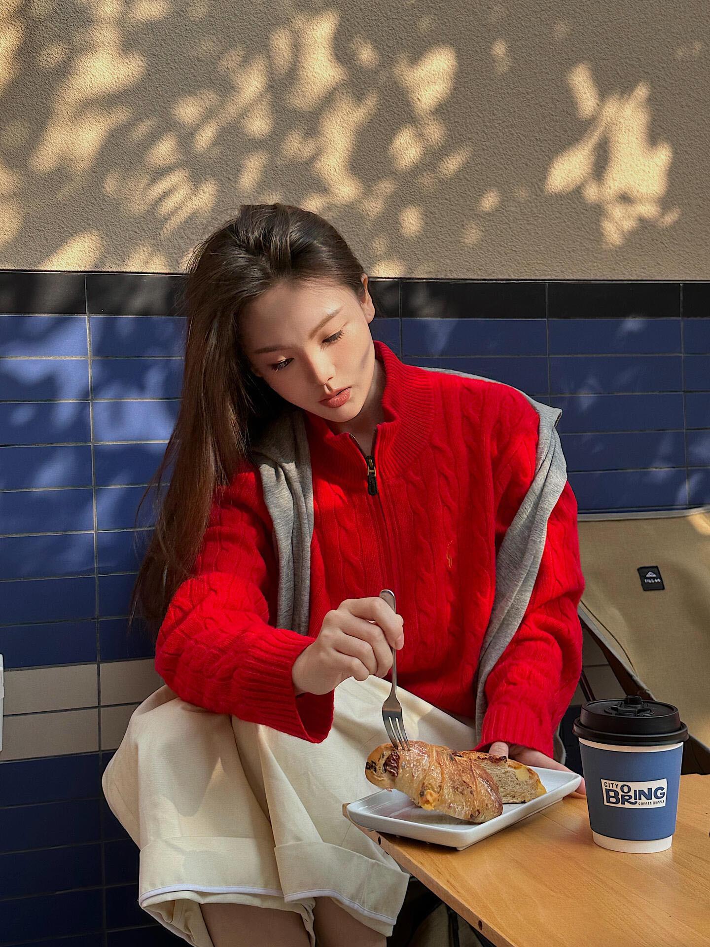 

Женский кардиган RL Raff Embroidered Cardigan - утолщенный перекрученный свитер с круглым вырезом на осень/зиму M красный