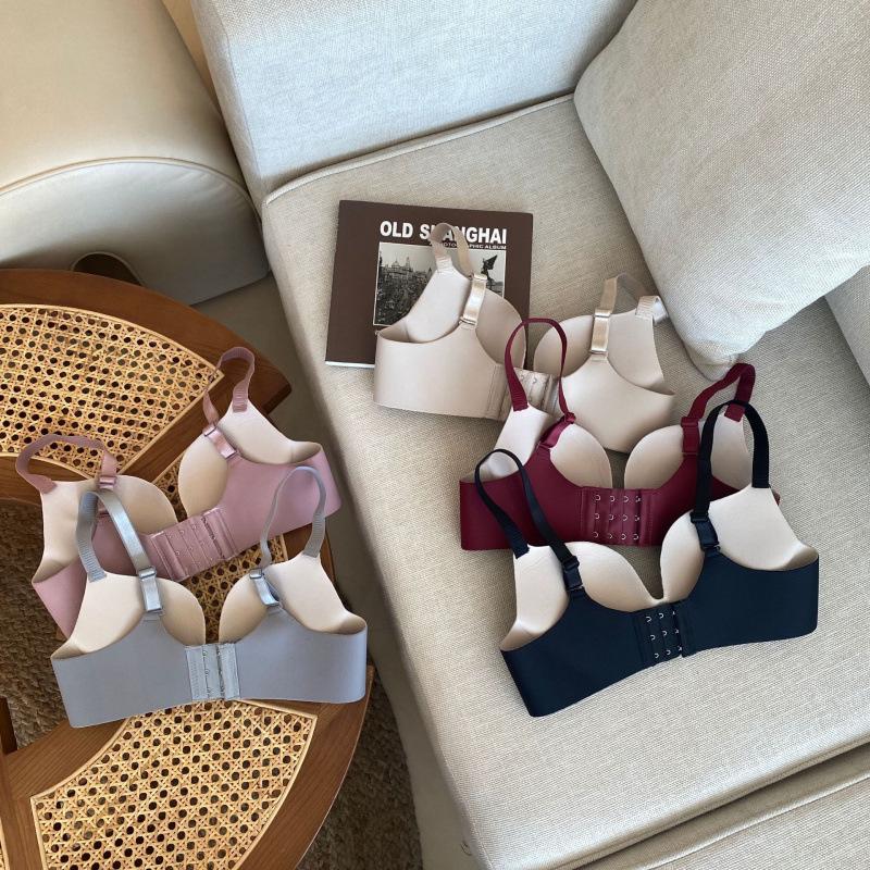 Seamless Push-Up No Underwire Bra for Girls - Anti-Sagging, Three-Row Hook & Eye.