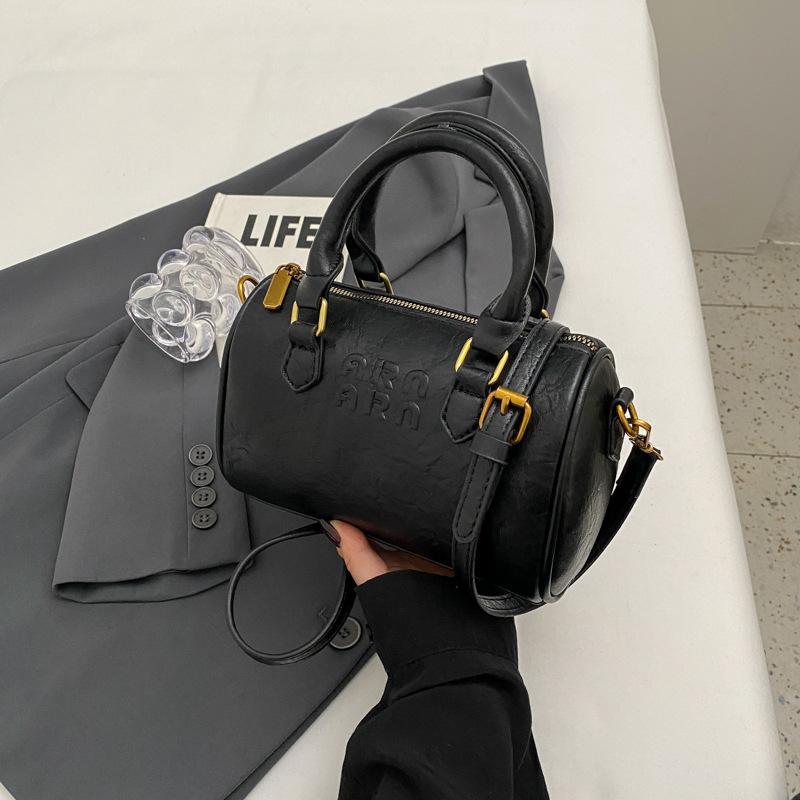 

Популярные маленькие сумки женские осенне-зимние универсальные 2024 новые ретро сумки через плечо женские переносные сумки-подушки