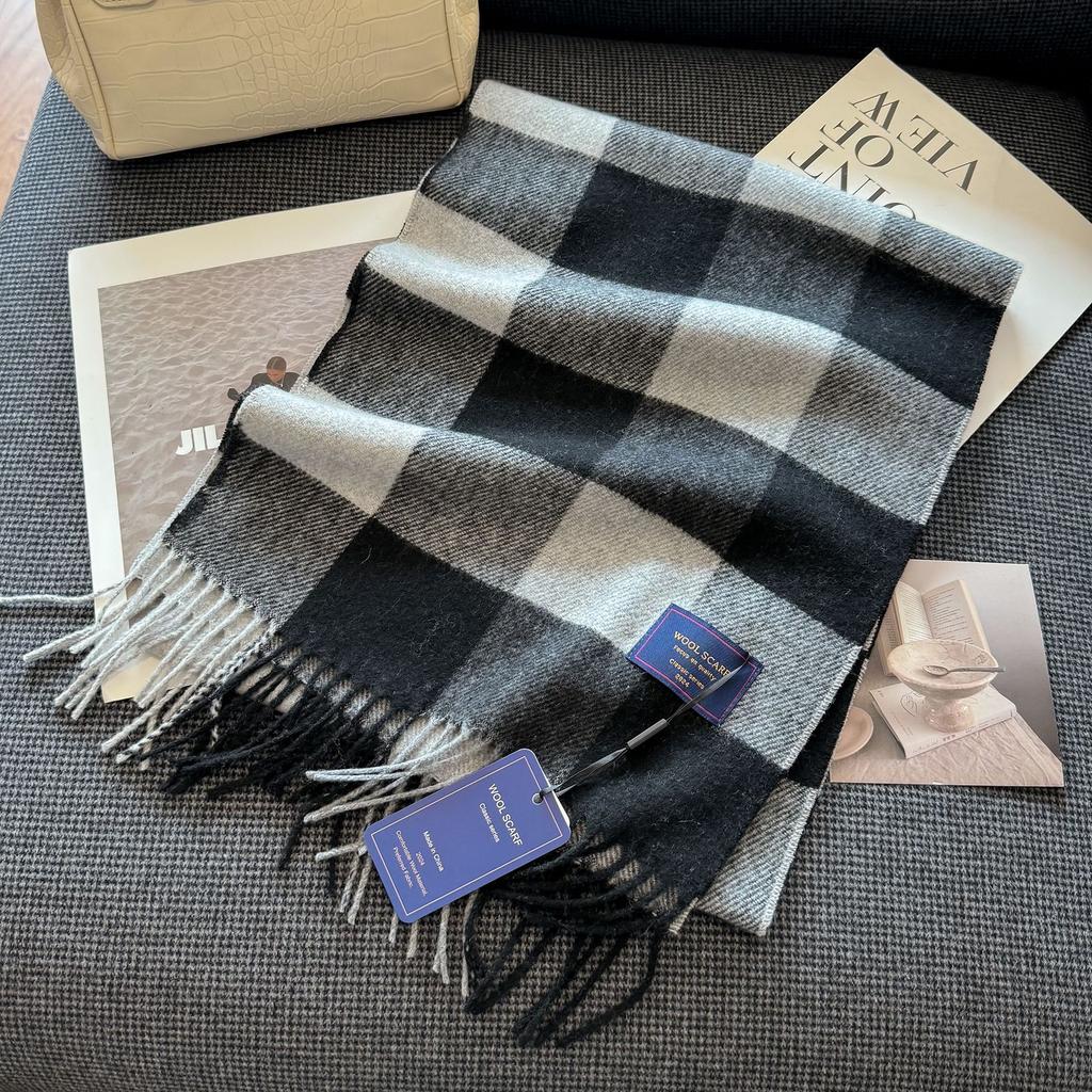 New Wool Blended Scarf Exquisite British Versatile Plaid Scarf for Couples Warm and Thickened Tassel Shawl
