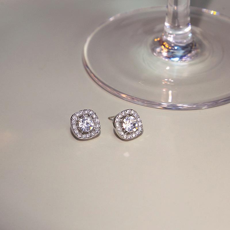 Exquisite And Sweet Square Diamond-Encrusted Hollow Stud Earrings, Light Luxury High-End Celebrity Style Fashion Temperament Earrings