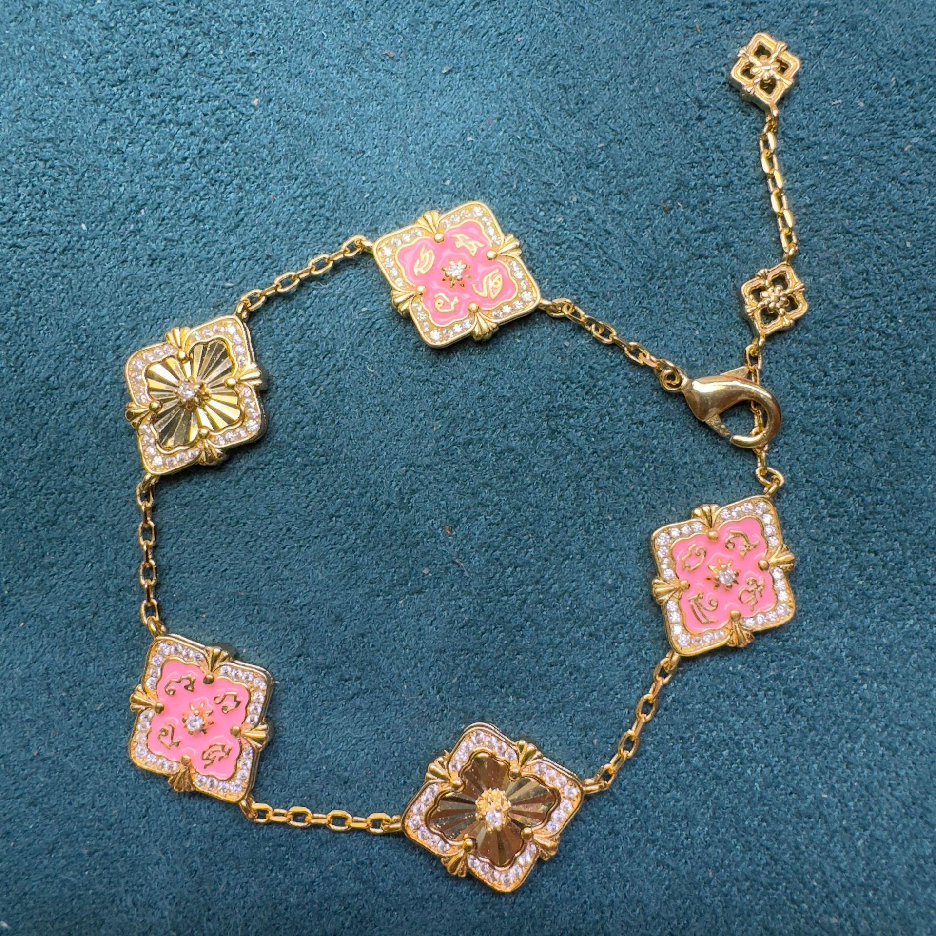 

Iridescent Thai Buddhist Charm Bracelet - Authentic Temple Design золотий