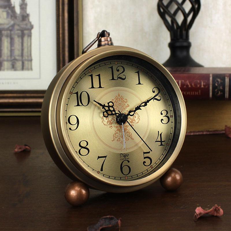 Metal Retro Alarm Clock Creative Desktop Clock Ornament Desk Clock
