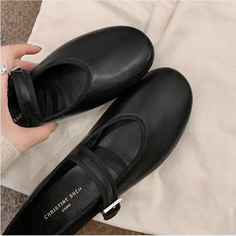 Spring and Autumn Soft Sheepskin Single Shoes Women's New Flat Bottom Buckle Straps Mary Jane Pumps Shoes Woman's Grandma Shoes