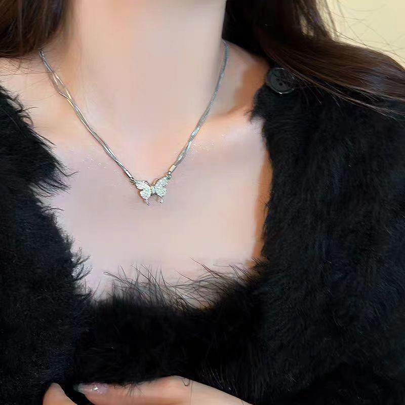 French retro multi-layer chain butterfly pendant necklace women's new niche design simple collarbone chain tide