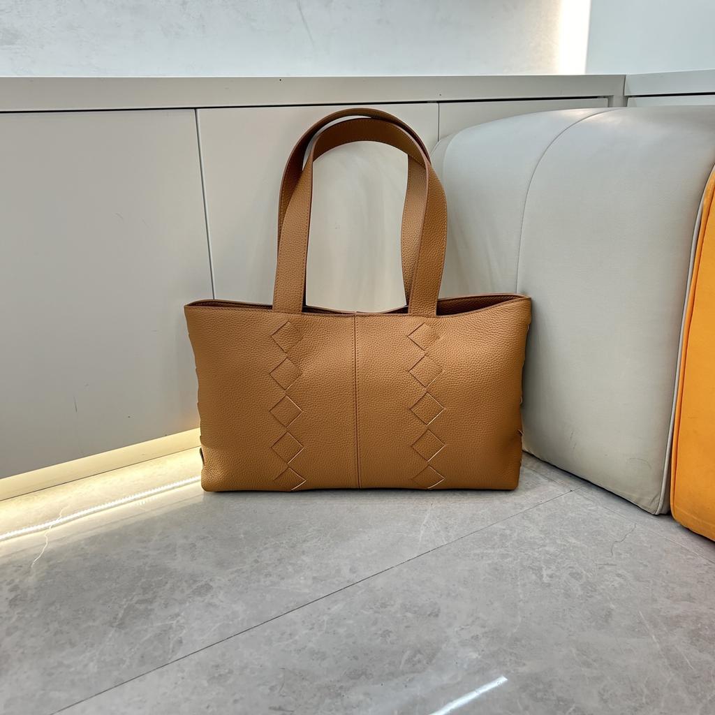 Cross-border early autumn grain first layer cowhide portable tote bag texture shoulder underarm bag commuting versatile messenger women's bag