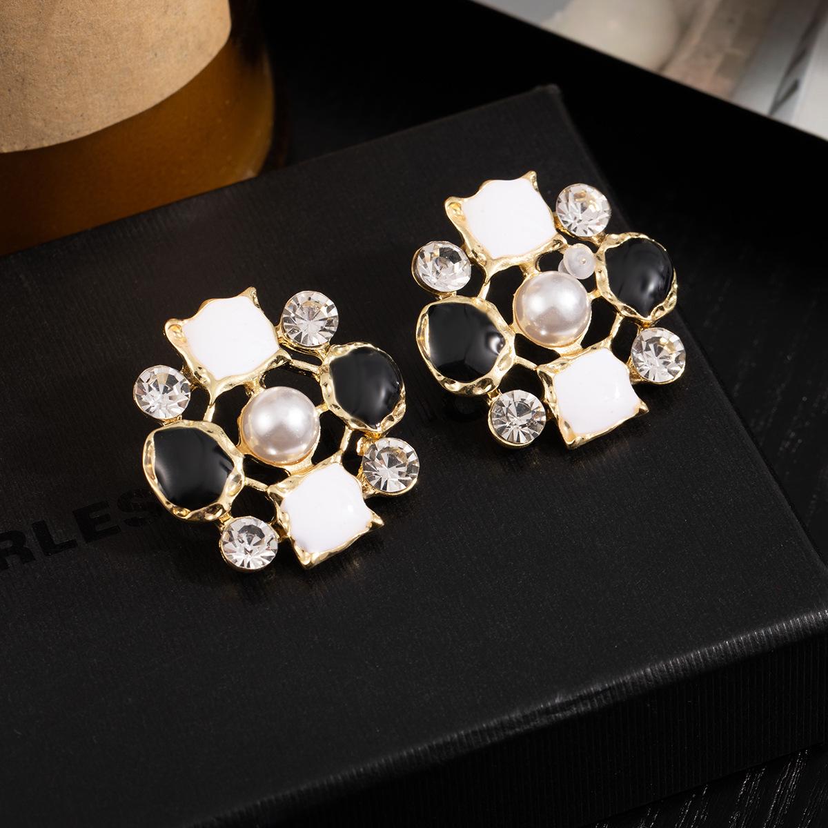 Elegant Iridescent Pearl Flower Geometric Earrings for Women