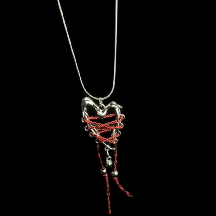 Contemporary Heart Necklace Flexible Bone Chain Structure Corrosion Resistant Alloy Materials Fashion Accessory