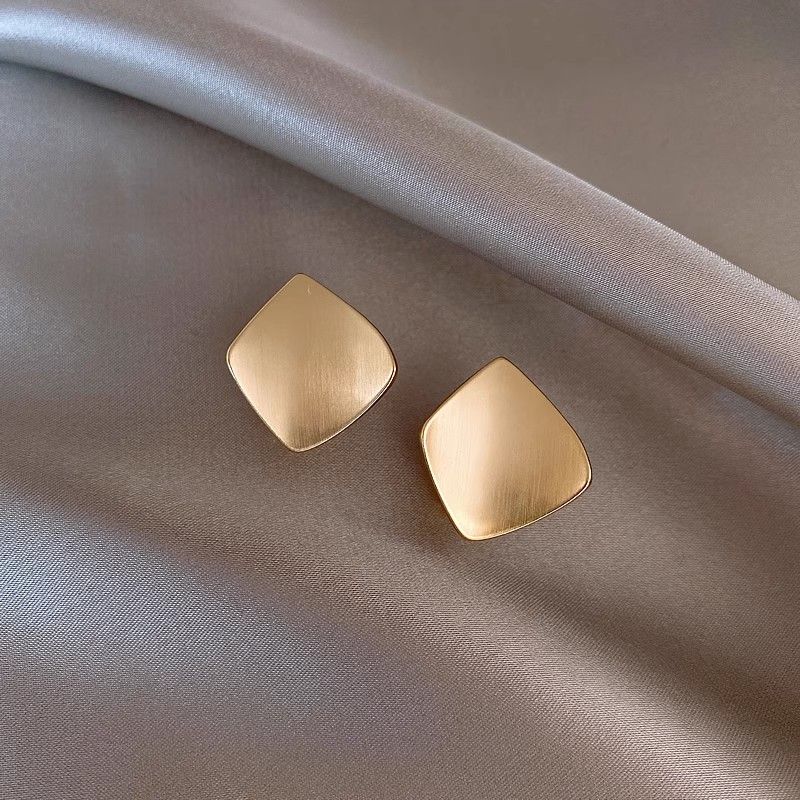 Gold Brushed Small Sugar Cube Stud Earrings for Women 2025 New Arrival Best Selling Accessible Luxury Fancy Dignified Generous Style Unique Earrings