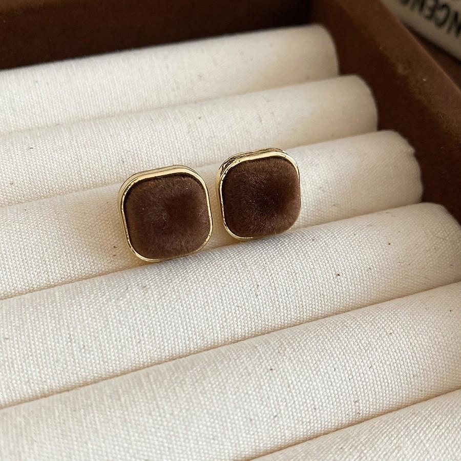 Metal Irregular Earrings European and American Retro Temperament Versatile Earrings Earrings