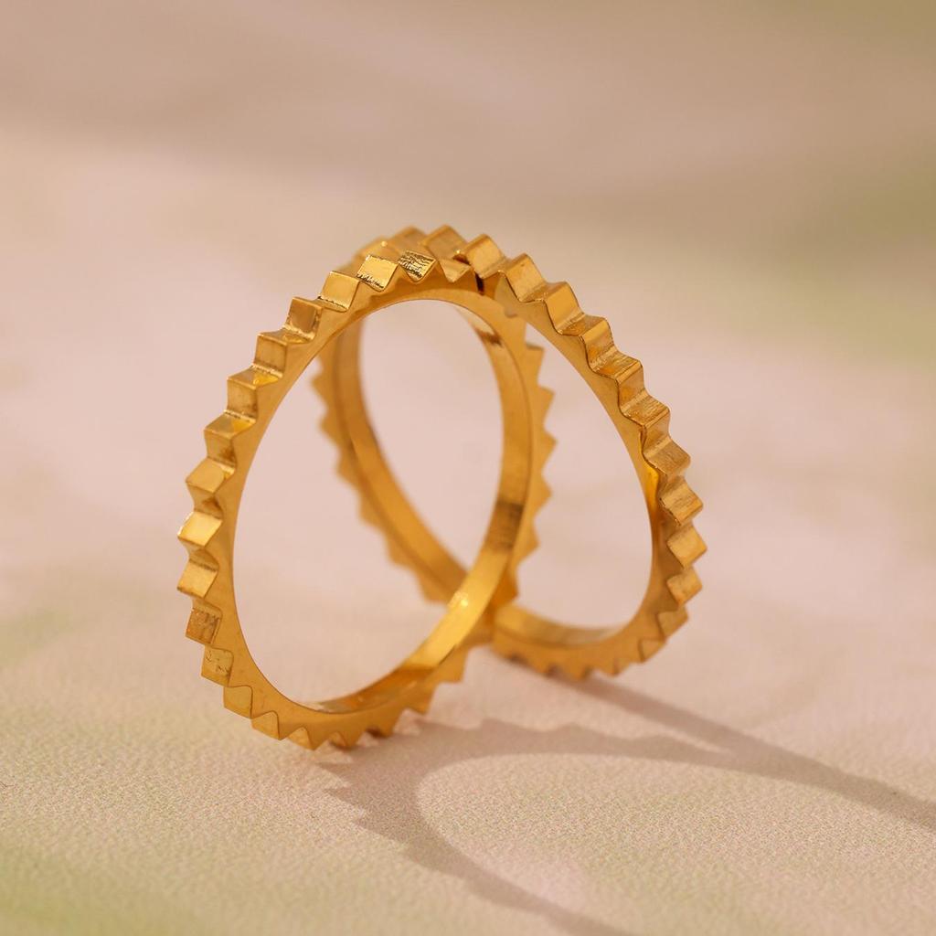 Qiong Yao 18K Gold Textured Ring: Stylish 3D Gear Design, Trendy European & American Style