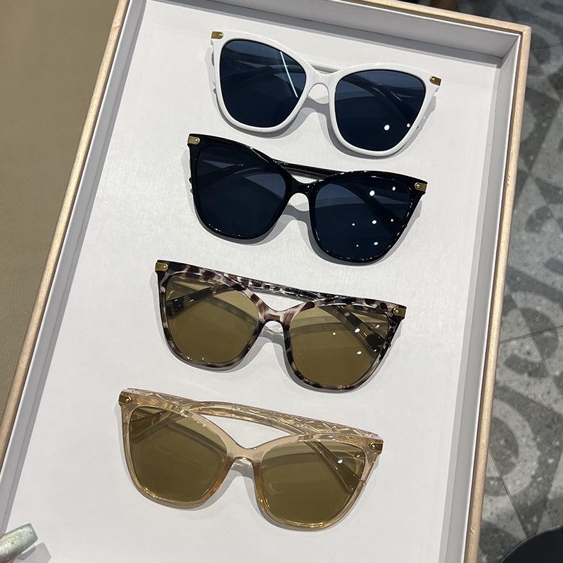 New Retro Large Square High-End Women's Sunglasses - Face Slimming Celebrity Style