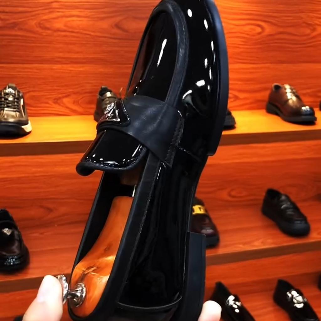 New High-end Versatile Gentleman Light Luxury Business Casual Patent Leather Men's Shoes Simple Fashion Trend Handsome