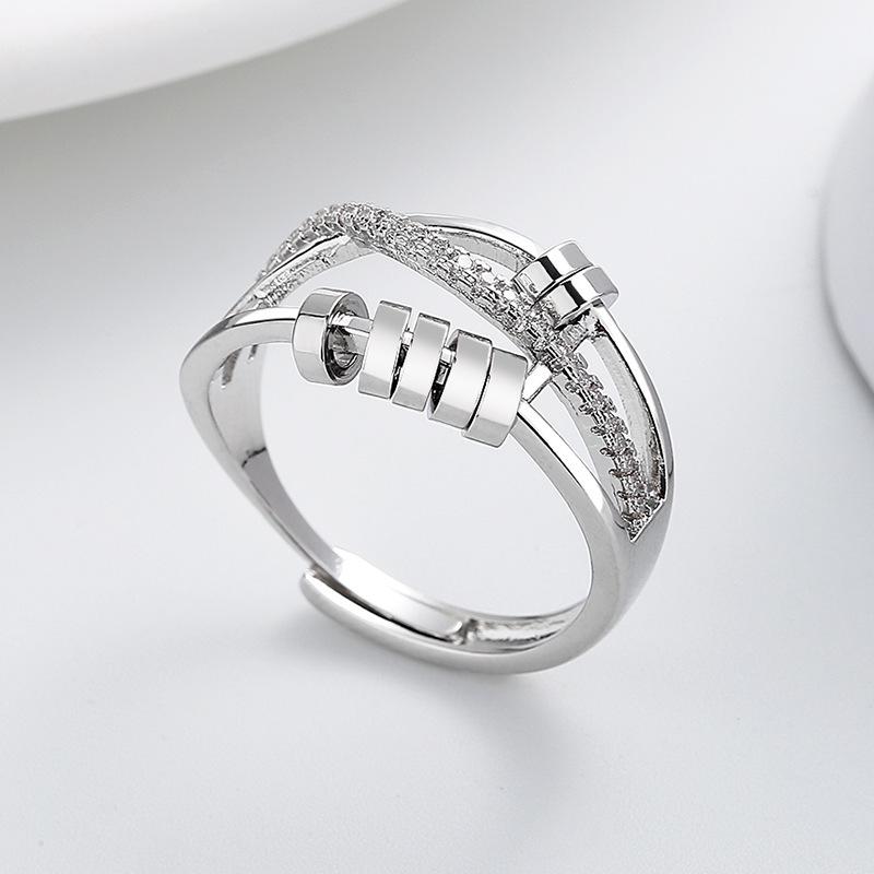 Europäischer und Amerikanischer Retro Thai Silber Angstring: Drei-Ring-Fingerring für Damen mit eingelegten Diamanten und drehender Perle