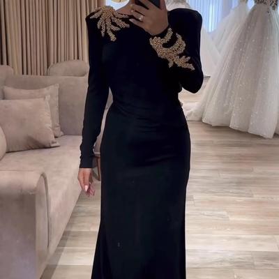 Elegantes Samt-Rückenfreies Kleid mit Perlen für Damen