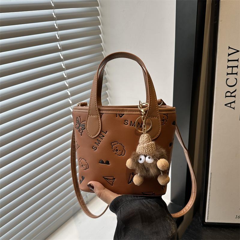 

Summer new light luxury aesthetic niche design high texture portable shoulder messenger bag bucket bag no pendant коричневый