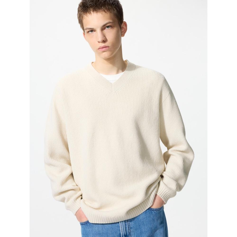 Uniqlo 3d Souffle Yarn V Neck Sweater