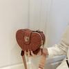 Fashion and Foreign Style Heart-shaped Shoulder Bag Women's Niche Design Versatile Personality Trend Solid Color High-end Messenger Bag