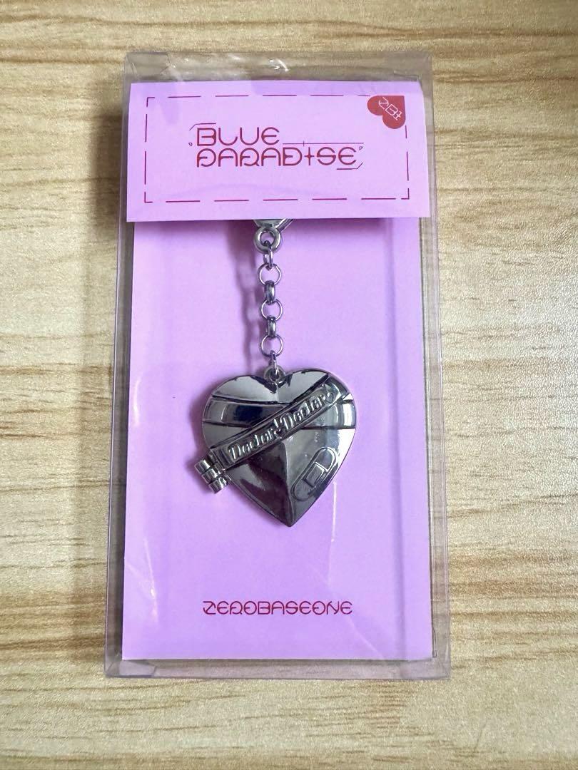 

[USED] ZB1 blue Pop-up Hanbin Heart Pendant Keyring Trading Card