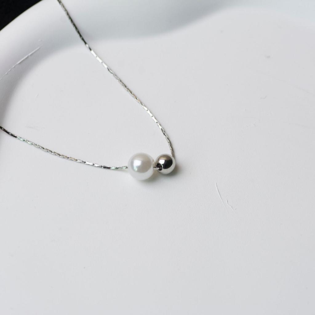 Einfache Titanstahl-Halskette Damen Leichter Luxus High-End Liebesanhänger Halskette Herbst- und Winter-Pulloverkette Minimalistischer Stil