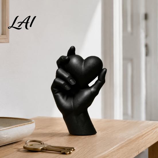 Scultura a Forma di Cuore Decorazione Mano Che Tiene Statuetta Stampata 3D Arredo Scultoreo Moderno Minimalista per Scrivania Accenti Romantici per Casa Accento per Libreria Comodino