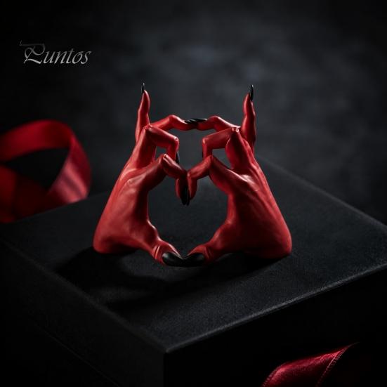 Halloween Tabletop Ornament Gothic Devil Hands Heart Statue, Demon Fingers in A Gesture Realistic Texture Sculpture Sculpture, Resin Love Sign