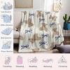 Beiger Bär & Blaue Schleifen Flanelldecke Warm Weich Halloween Weihnachten Sofa Warm Gemütlich Dekorative Deko Geschenk für Jede Jahreszeit